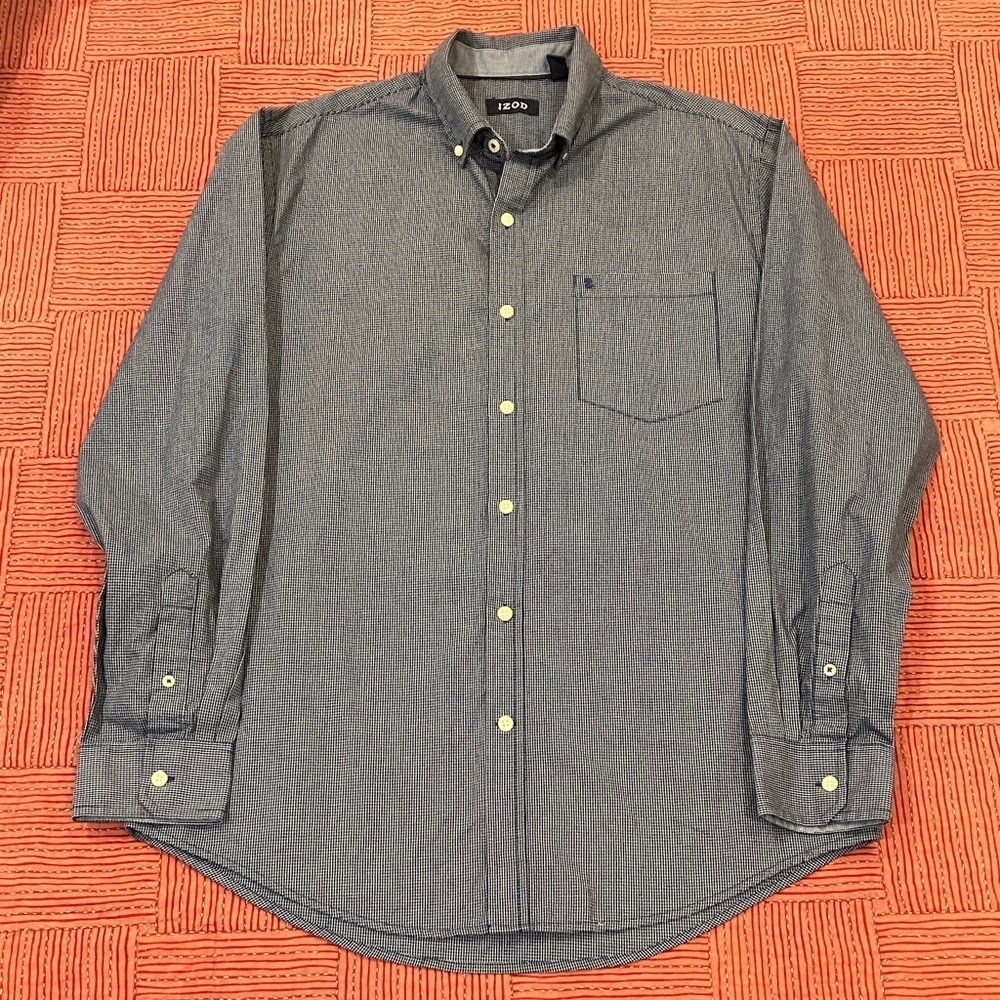 Izod men’s size medium navy blue Checkered cotton blend long sleeve button Shirt